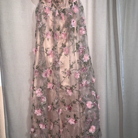 Flower Mesh Gown - Picture 3 of 4